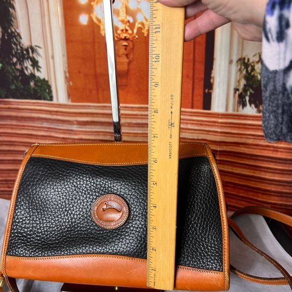 Dooney & Bourke Black and Tan Leather Crossbody Shoulder Bag, great condition - Picture 14 of 17